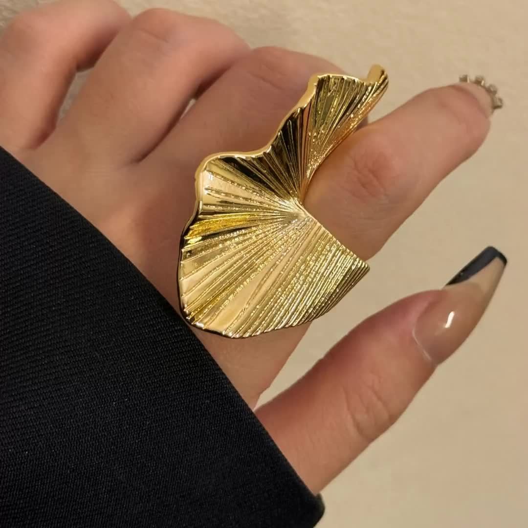 Vintage Exaggerated Metal Irregular Wide Petal-Shaped Ring